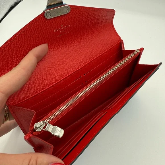 Rare Louis Vuitton Epi Tribal Wallet - Picture 7 of 10